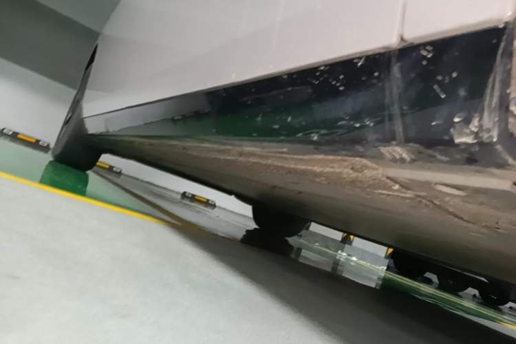 Used Li Auto MEGA 2024 Ultra Model Right Side Sill