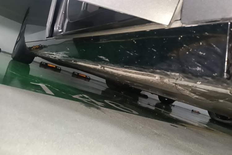 Used Li Auto MEGA 2024 Ultra Model Right Side Sill