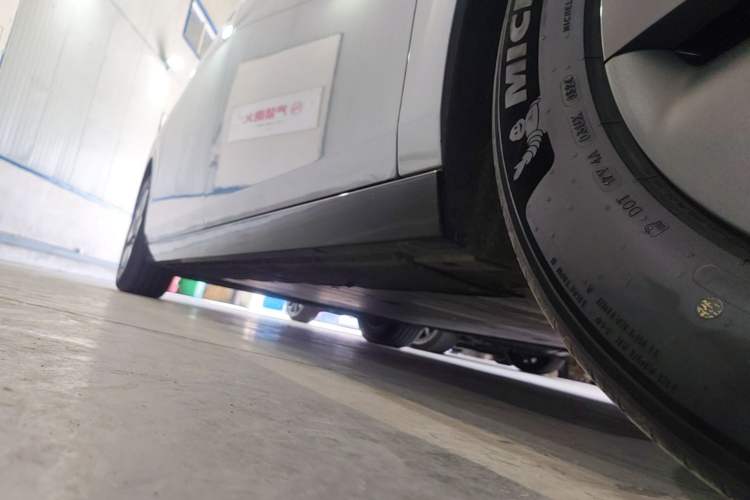 Used Li Auto MEGA 2024 Ultra Model Right Side Sill