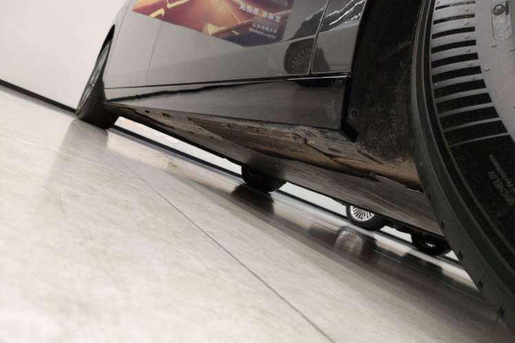 Used Li Auto MEGA 2024 Ultra Model Right Side Sill