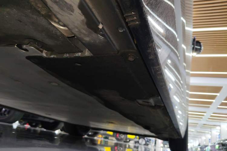 Used Li Auto MEGA 2024 Ultra Model Right Side Sill