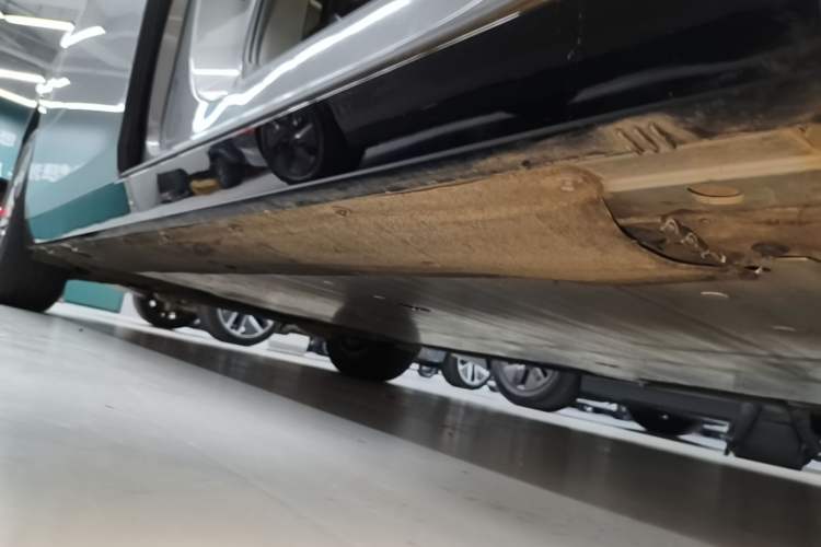 Used Li Auto MEGA 2024 Ultra Model Right Side Sill