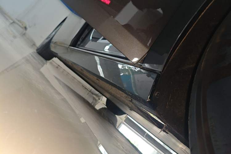 Used Li Auto MEGA 2024 Ultra Model Right Side Sill