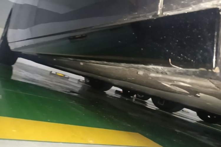 Used Li Auto MEGA 2024 Ultra Model Right Side Sill