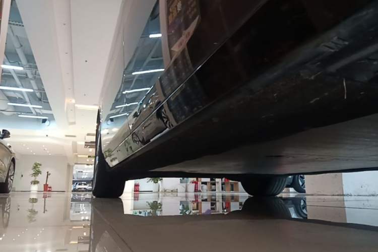Used Li Auto MEGA 2024 Ultra Model Right Side Sill