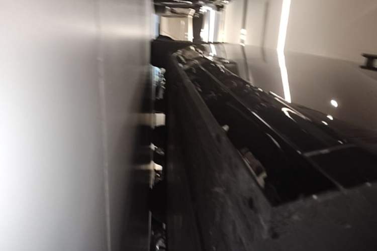 Used Li Auto MEGA 2024 Ultra Model Right Side Sill