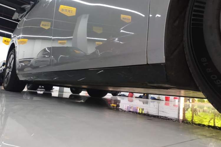 Used Li Auto MEGA 2024 Ultra Model Right Side Sill