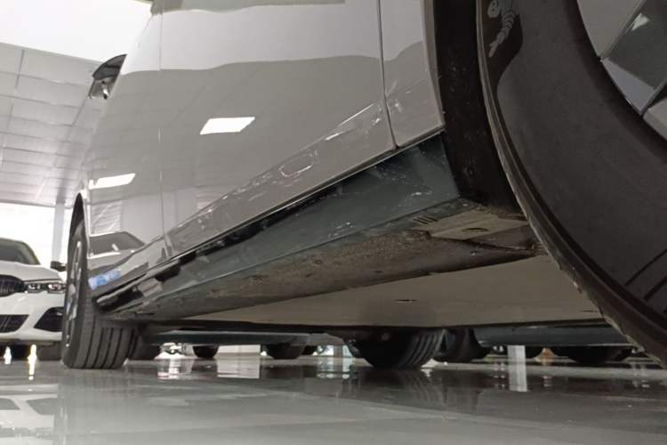 Used Li Auto MEGA 2024 Ultra Model Right Side Sill