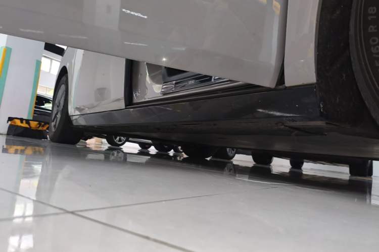 Used Li Auto MEGA 2024 Ultra Model Right Side Sill
