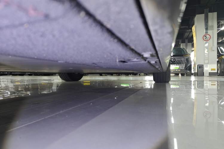 Used Li Auto MEGA 2024 Ultra Model Right Side Sill