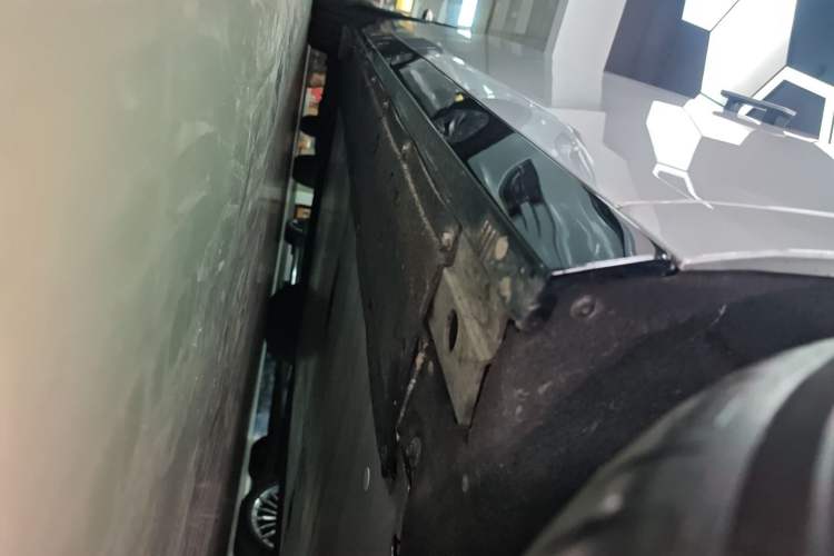 Used Li Auto MEGA 2024 Ultra Model Right Side Sill