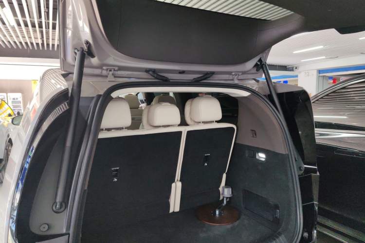 Used Li Auto MEGA 2024 Ultra Model Trunk