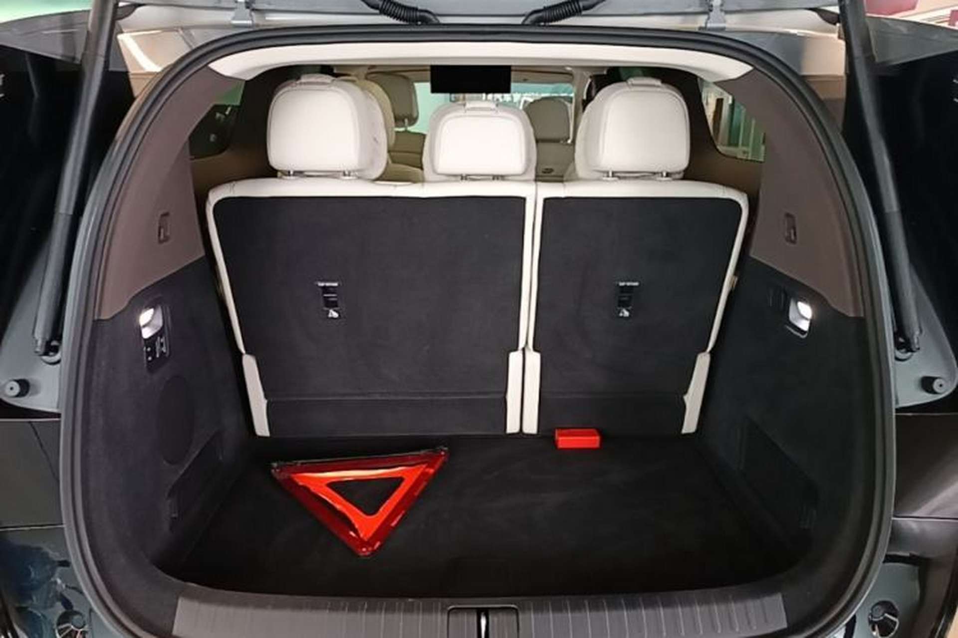 Used Li Auto MEGA 2024 Ultra Model Trunk