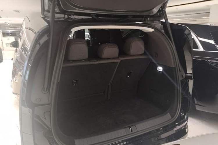 Used Li Auto MEGA 2024 Ultra Model Trunk