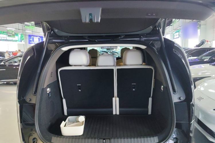 Used Li Auto MEGA 2024 Ultra Model Trunk