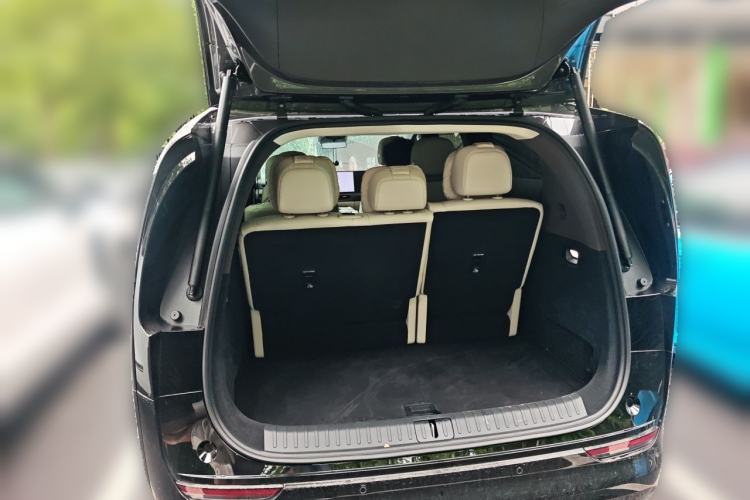 Used Li Auto MEGA 2024 Ultra Model Trunk