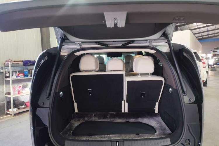 Used Li Auto MEGA 2024 Ultra Model Trunk