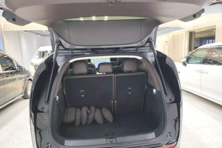 Used Li Auto MEGA 2024 Ultra Model Trunk
