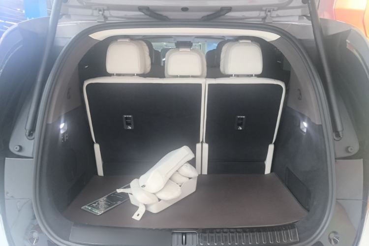 Used Li Auto MEGA 2024 Ultra Model Trunk