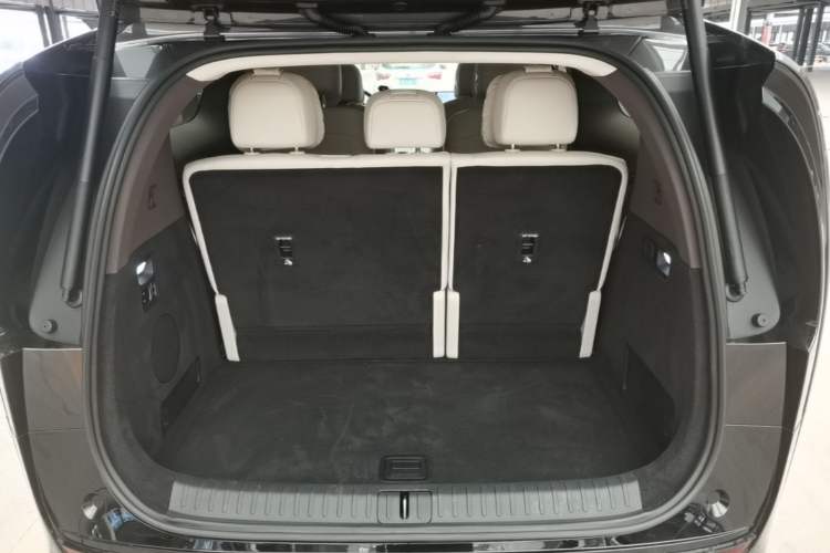 Used Li Auto MEGA 2024 Ultra Model Trunk