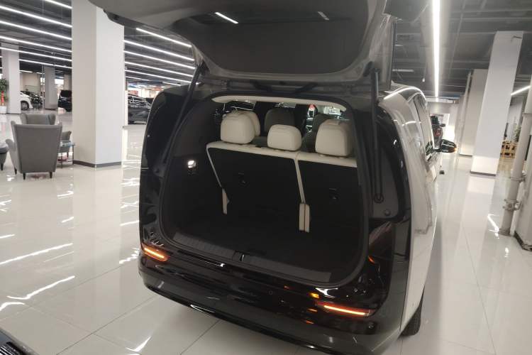 Used Li Auto MEGA 2024 Ultra Model Trunk