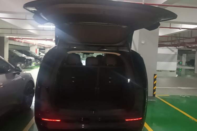 Used Li Auto MEGA 2024 Ultra Model Trunk
