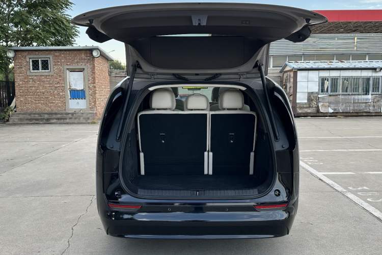 Used Li Auto MEGA 2024 Ultra Model Trunk
