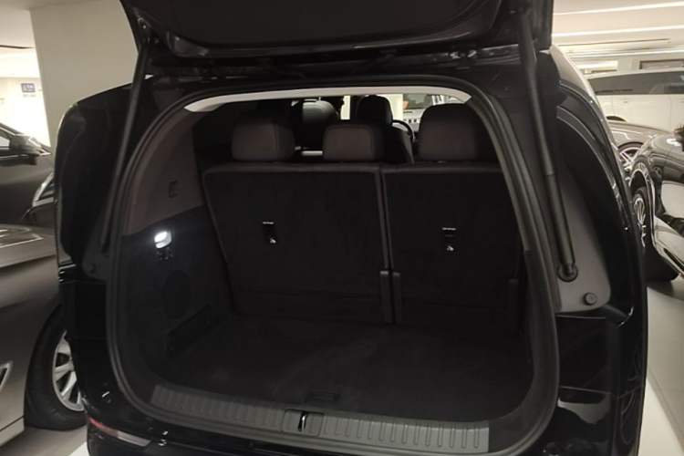 Used Li Auto MEGA 2024 Ultra Model Trunk