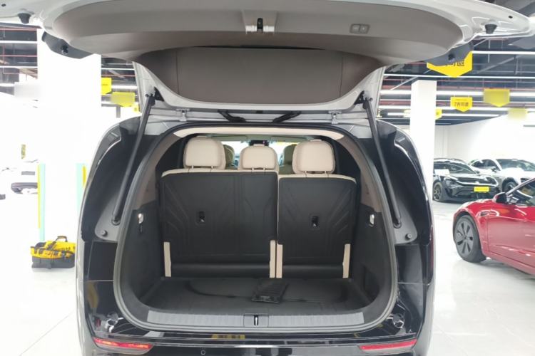 Used Li Auto MEGA 2024 Ultra Model Trunk