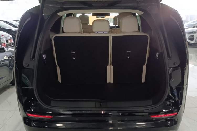 Used Li Auto MEGA 2024 Ultra Model Trunk