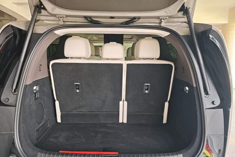 Used Li Auto MEGA 2024 Ultra Model Trunk