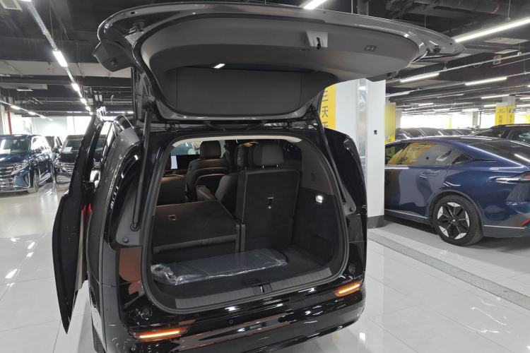 Used Li Auto MEGA 2024 Ultra Model Trunk