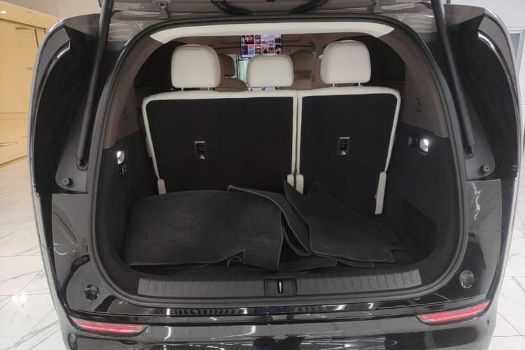 Used Li Auto MEGA 2024 Ultra Model Trunk