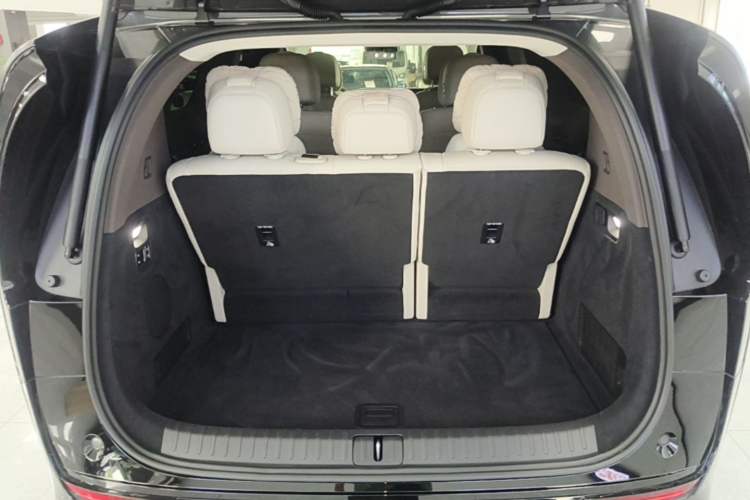 Used Li Auto MEGA 2024 Ultra Model Trunk
