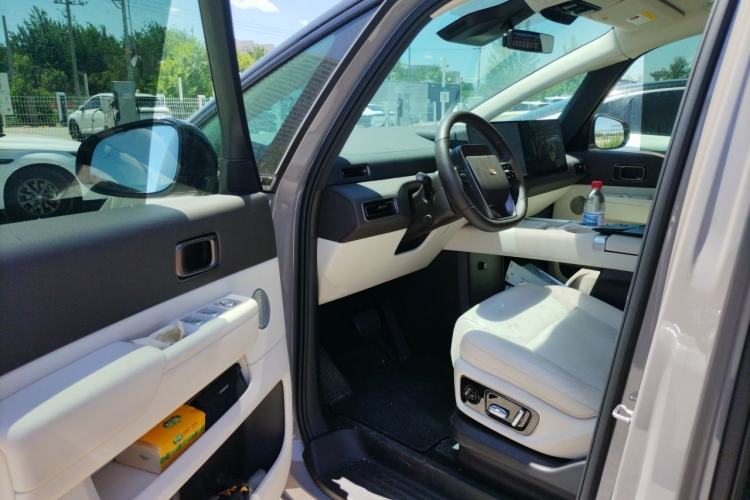 Used Li Auto MEGA 2024 Ultra Model Driver Seat