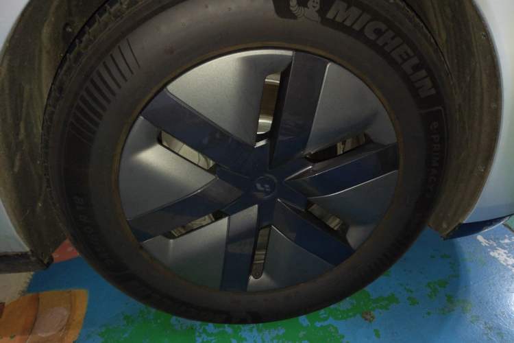 Used Li Auto MEGA 2024 Ultra Model Right Front Wheel Hub
