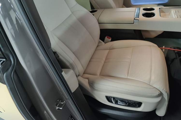 Used Li Auto MEGA 2024 Ultra Model Right Front Seat