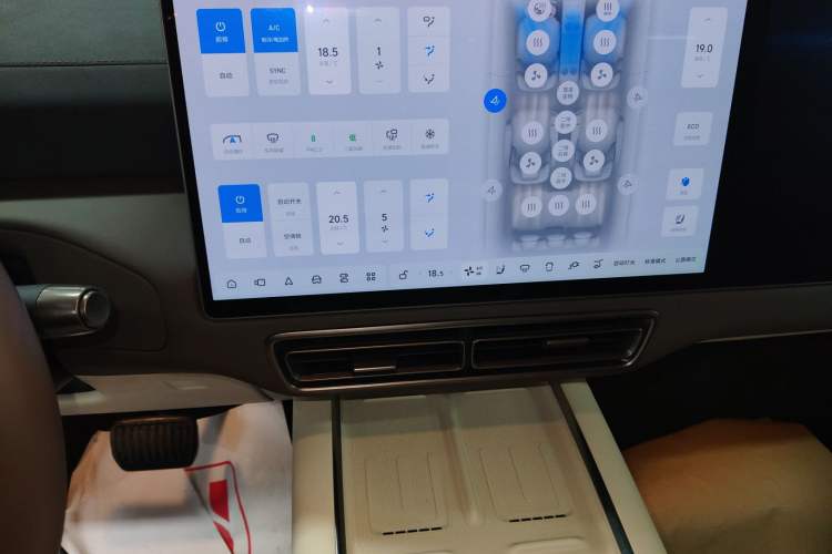 Used Li Auto MEGA 2024 Ultra Model Audio And AC Panel