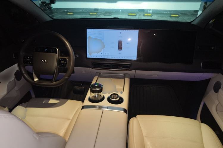 Used Li Auto MEGA 2024 Ultra Model Center Console