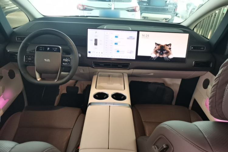 Used Li Auto MEGA 2024 Ultra Model Center Console