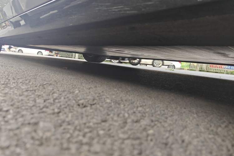 Used Li Auto MEGA 2024 Ultra Model Chassis Front Right