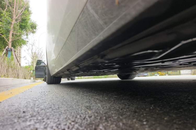 Used Li Auto MEGA 2024 Ultra Model Chassis Front Right