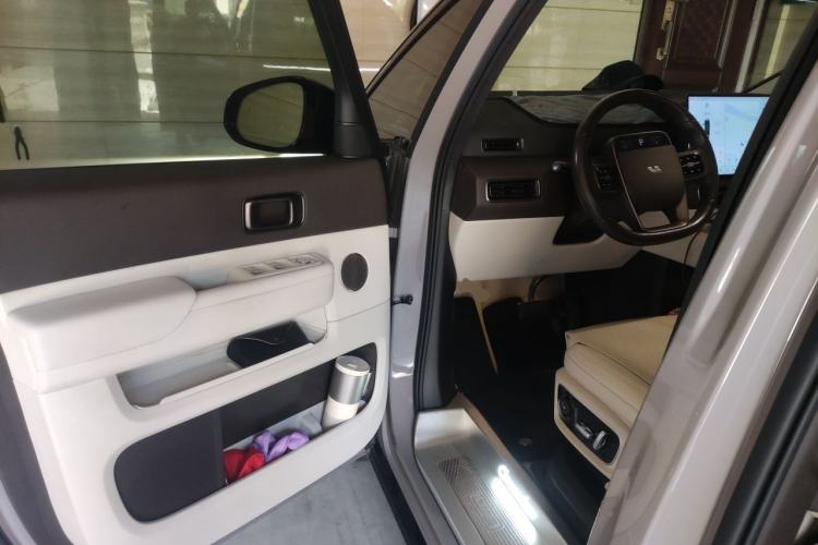 Used Li Auto MEGA 2024 Ultra Model Driver Seat