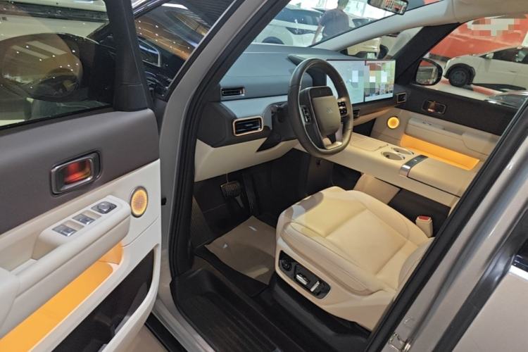 Used Li Auto MEGA 2024 Ultra Model Driver Seat