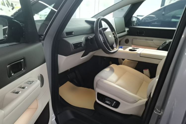 Used Li Auto MEGA 2024 Ultra Model Driver Seat