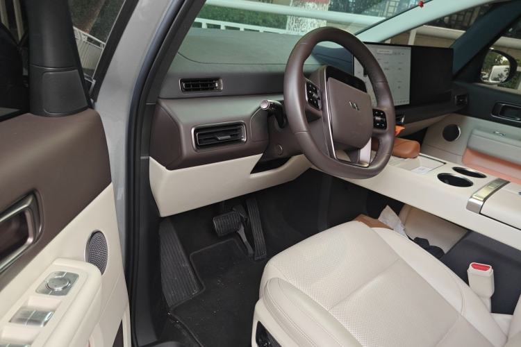 Used Li Auto MEGA 2024 Ultra Model Driver Seat