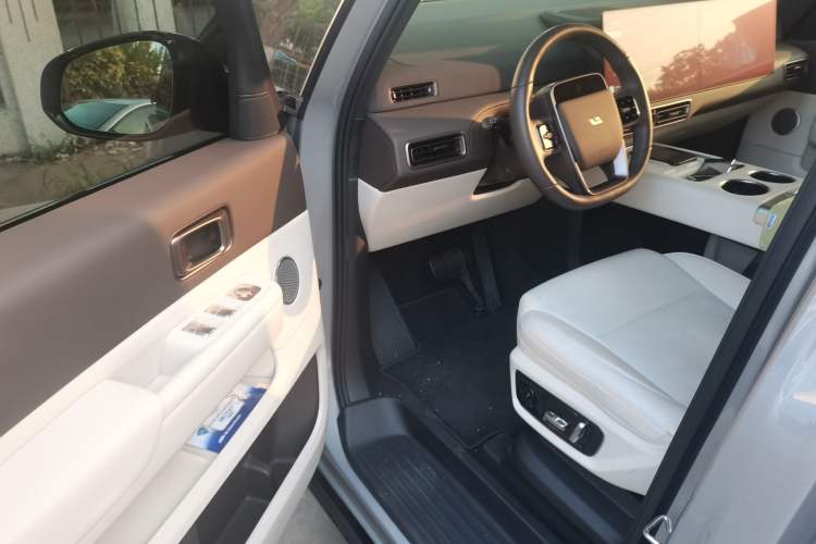 Used Li Auto MEGA 2024 Ultra Model Driver Seat