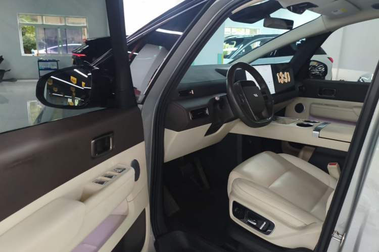 Used Li Auto MEGA 2024 Ultra Model Driver Seat