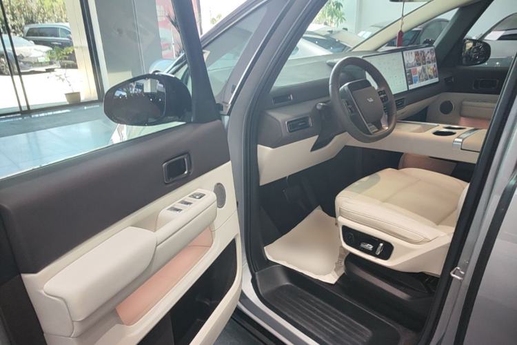 Used Li Auto MEGA 2024 Ultra Model Driver Seat