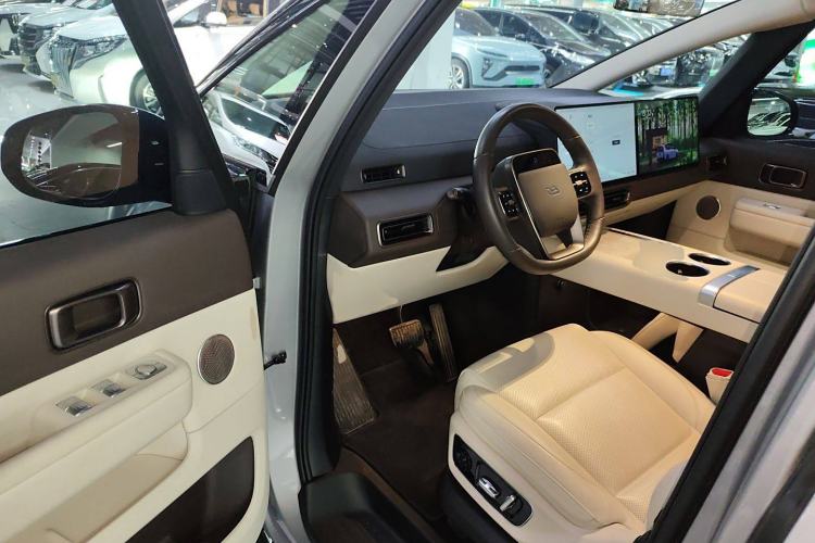 Used Li Auto MEGA 2024 Ultra Model Driver Seat